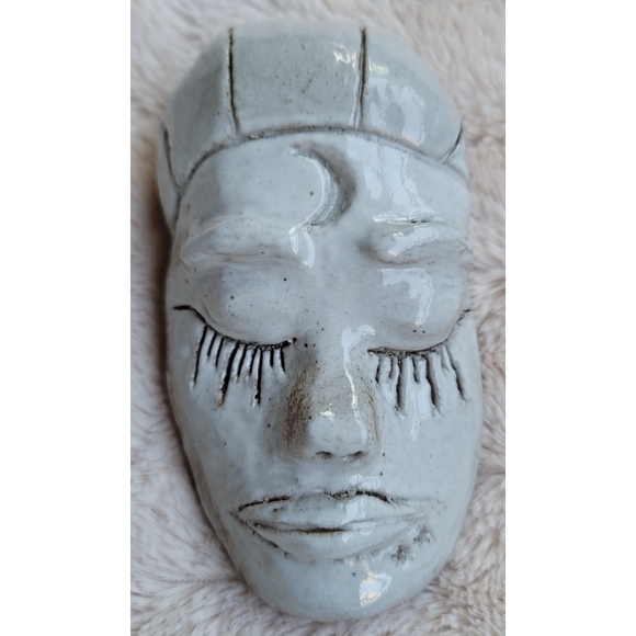Red clay with white glaze pottery face - Picture 2 of 16
